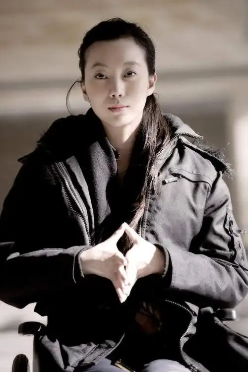 奥运重伤独舞演员刘岩轮椅写真谢观众