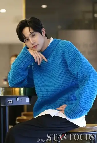 分享一些自己保存的男二美图,朴成勋,这个男人真是致命的帅气97