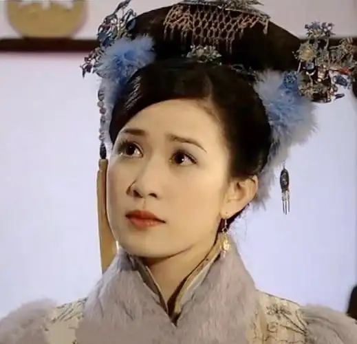 佘诗曼在《金枝欲孽》里扮演的董佳尔淳真的很经典,印象太深刻了,过去