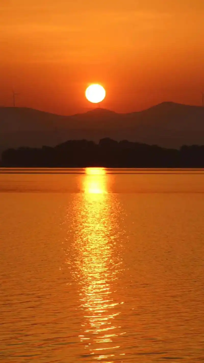 清晨一轮红日从漳河河边冉冉升起,放眼向东望去,茫茫的天际弥 - 兑趑