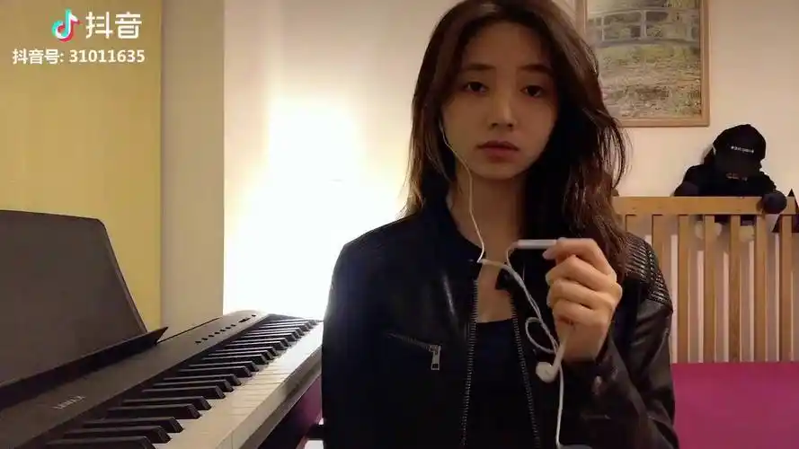 坠落星空小星星aurora一首蛮有感觉的歌很适合闲暇的午后听伴奏伴唱