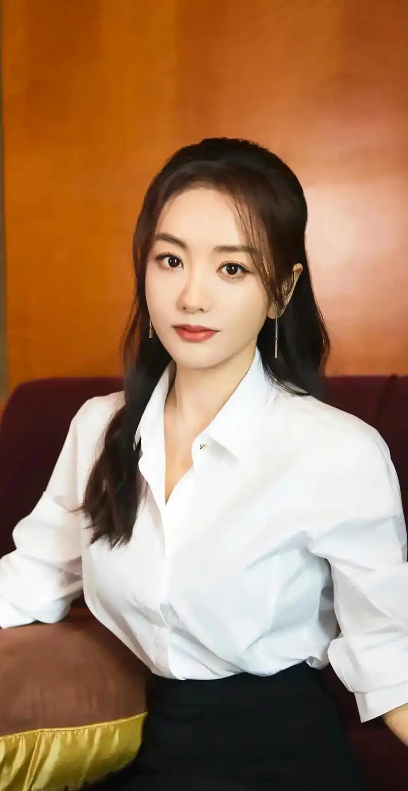 杨蓉,1981年6月3日出生于云南省保山市,毕业于上海戏剧学 - 抖音