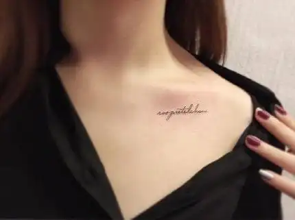 美女锁骨简单好看的英文字母纹身图案-纹身图片网