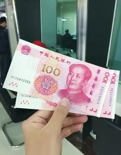 2015年版100元人民币开始投入流通