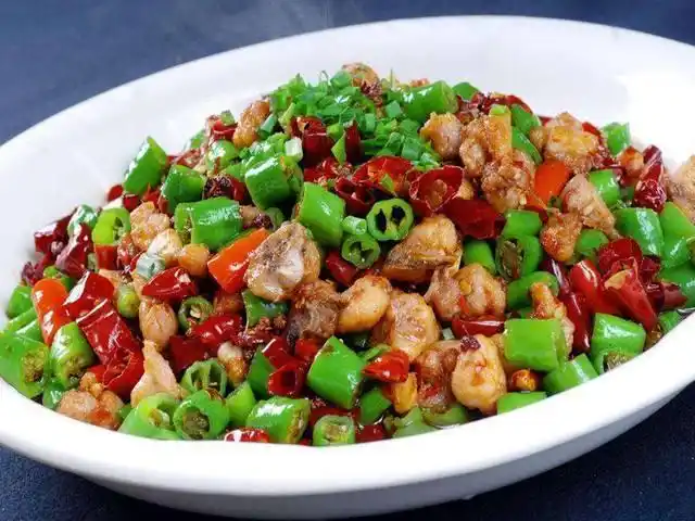 师傅教你制作他的拿手好菜双椒炒鸡,生意超级火爆,记得收藏