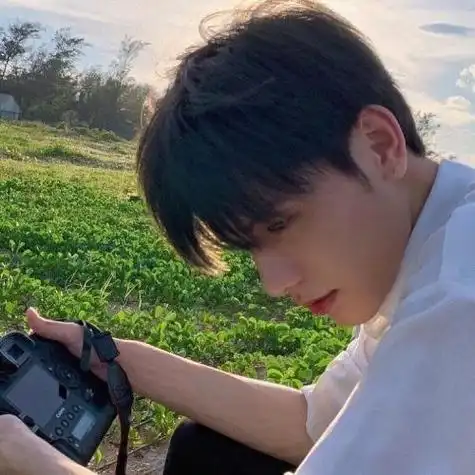 吸引小姐姐的男生头像自信男人阳光男人