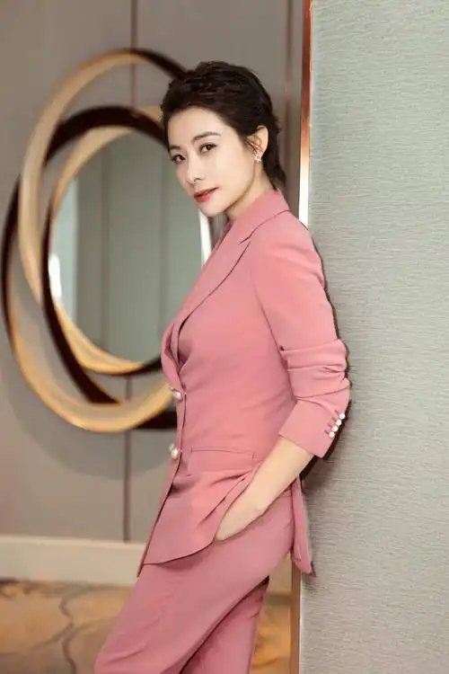 呼吁重视女性健康体操女皇刘璇亮相2019时尚健康公益活动