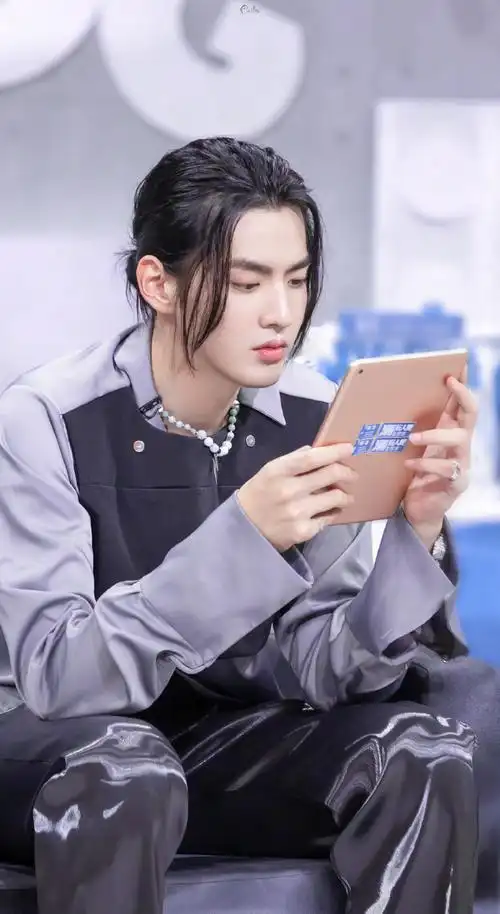 吴亦凡[超话]# |#吴亦凡潮玩人类在哪里# . 来自璠凡kw - 微博