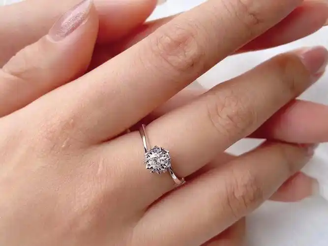 20分雪花扭臂六爪钻戒