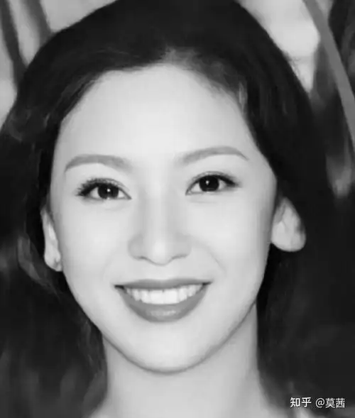 "香港女枭雄"陈岚:18岁被母亲卖进舞厅,甘做向华强背后的女人