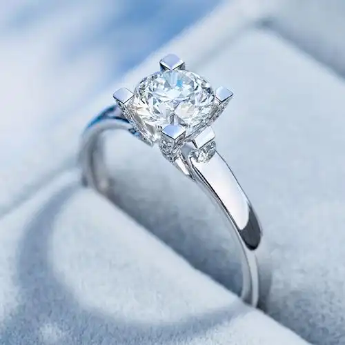 鑫万福 18k金钻石戒指潮搭牛头款钻戒女精致显钻珠宝配饰情人节送礼