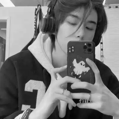 男头黑白真人头像高冷帅气图片_男生头像_头像屋