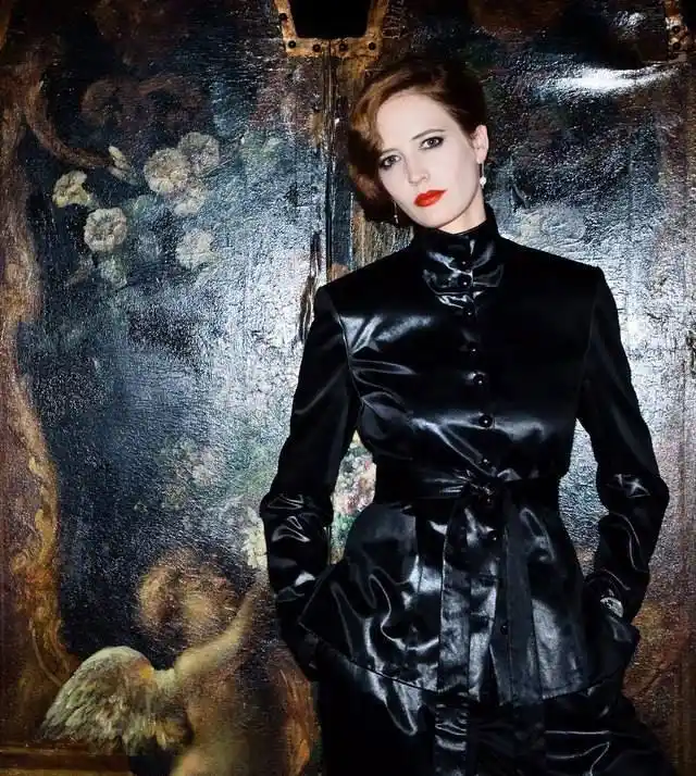 伊娃·格林旧写真曝光,红唇红发身着各式洋装,举手投足间尽显哥特女王