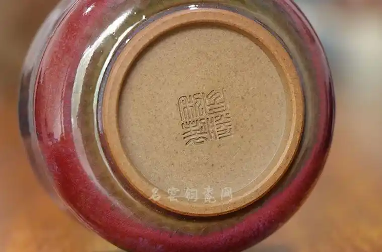 钧瓷束腰杯,底款为白胜利签章