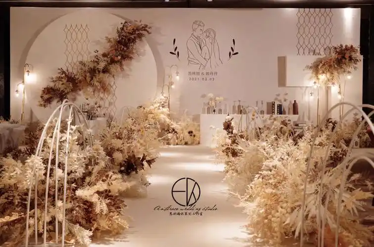 香槟色婚礼,淡雅温馨,赋予婚礼存粹干净,温柔明亮,一场婚礼最美的文案