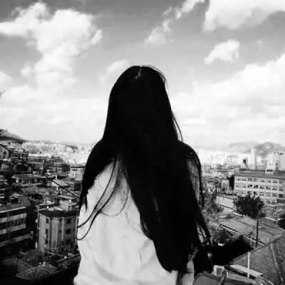 好看的黑白背影女头