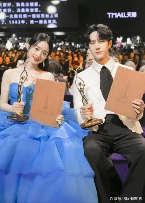 赵丽颖王一博同台获奖,cp感十足!《有翡》成金鹰奖最大赢家