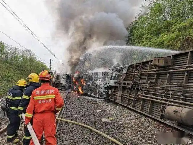 在值乘t179次(济南—广州)列车时,赶赴处置警情期间火车突发脱线事故