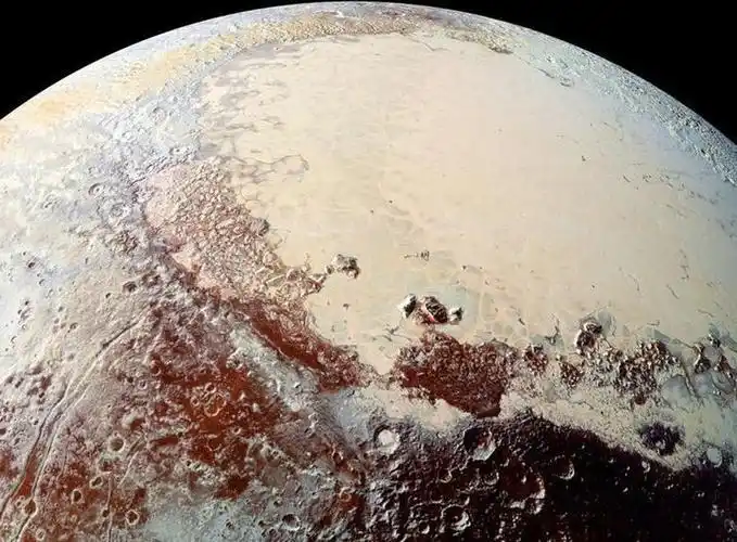 冥王星最新绝美照片 色彩丰富地形多样令人惊叹不已