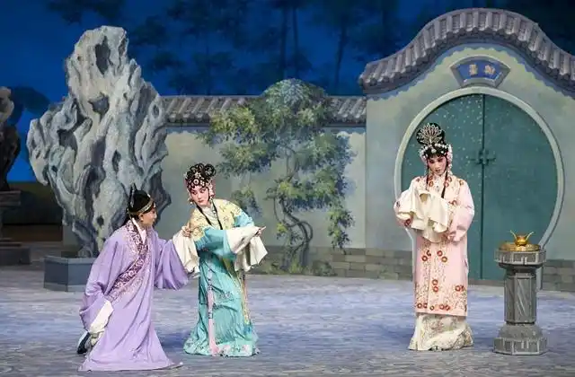 戏曲《西厢记》备受推崇,赞赏,是因为文辞富丽华美?