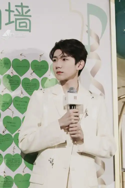 巴黎欧莱雅彩妆代言人王源##王源朝暮online