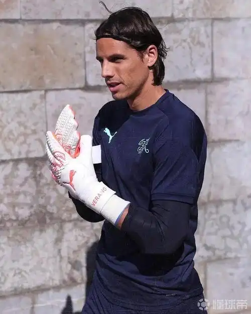 开挂的偶像 | yann sommer32岁的门.