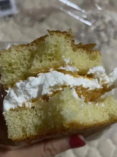 小时候的奶油夹心蛋糕奶油像泡泡一样