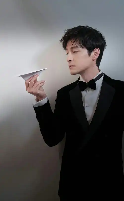 原来胡歌也是童星##胡歌当群演的时候一天只有二十块##斯文江南