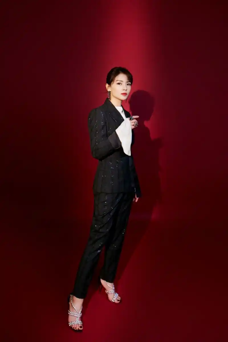 刘涛 高跟凉鞋美jio [爱你][爱你] 676767#刘涛