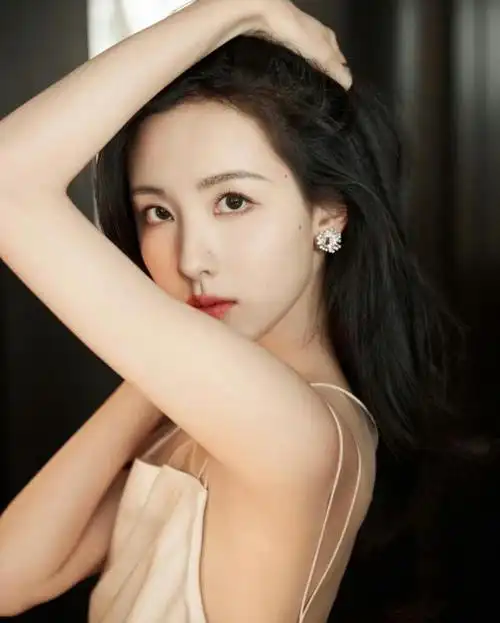 看了林允和陈都灵的同框生图,让我明白了气质的重要性!