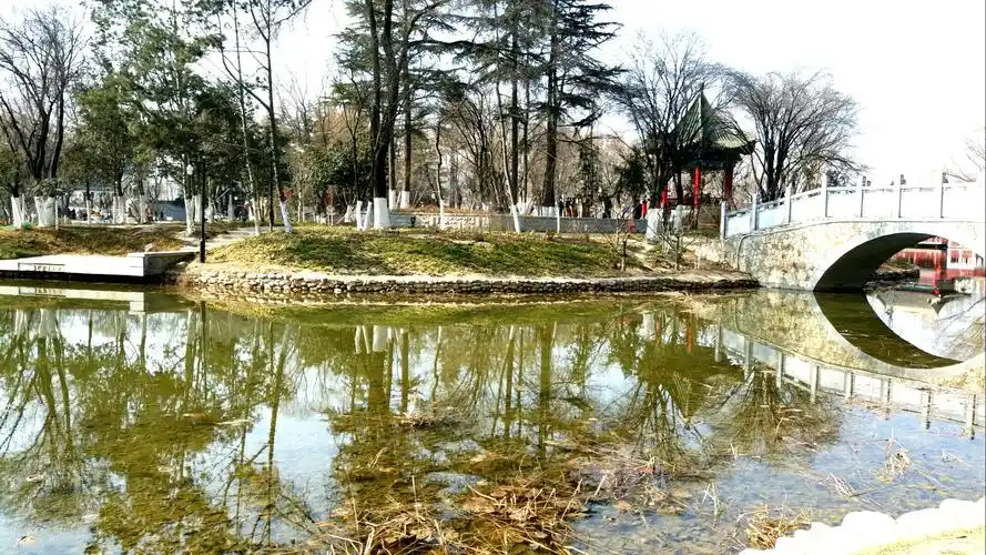 马跑泉公园一瞥