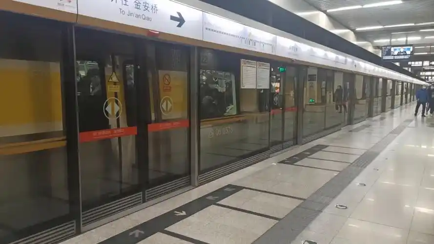 新线路加装站台铃北京地铁6号线南锣鼓巷站下行方向站台铃启用实录