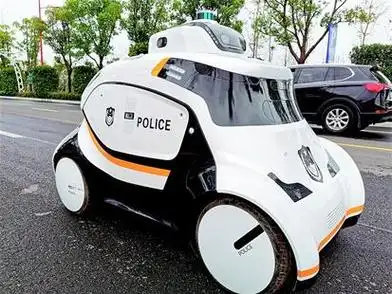 警用无人巡逻车亮相军运村