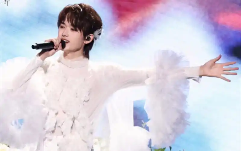 《宋亚轩澳门演唱会reaction》他太美啦!