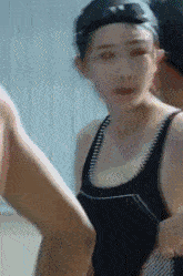 杨幂隆胸谣言不攻自破,13年前尽显傲人身材!