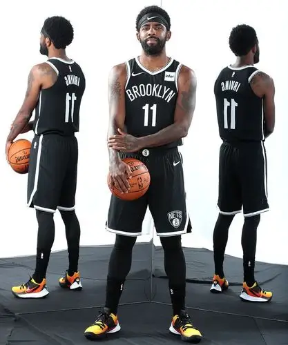 新的球衣,球鞋,篮网队新11号欧文新赛季定妆照!