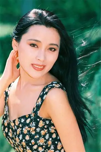 一组90年代流行的美女挂历,隔壁的小孩子看了脸红心跳