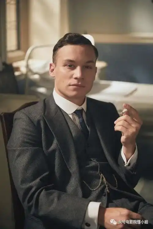 《速9》年轻多姆圈粉!和范迪塞尔比帅,女友身高180,他高半个头