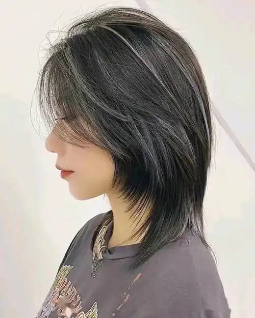 又很有对比感,这款发型能让你成为人群中的焦点