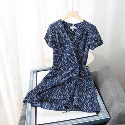 法式优雅小碎花 2022夏新款气质v领收腰一片式系带复古连衣裙女