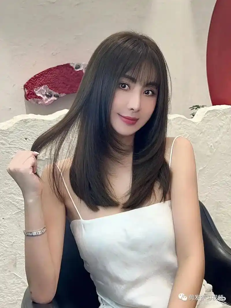 懂你的发型师#减龄锁骨发 #网红发型 #好看小姐姐 #直发 - 抖音