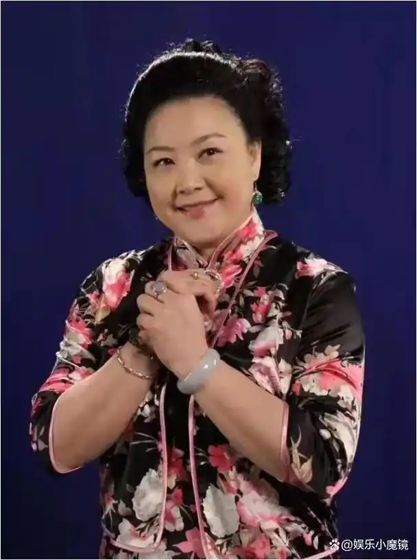 "八姑"黄伟香,戏里嫁给谭宪炳,现实中的丈夫从来不出镜