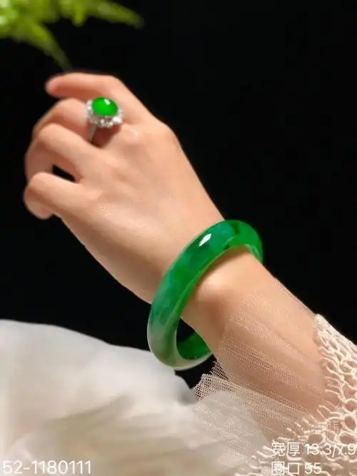 满色老坑帝王绿翡翠手镯耐人寻味典雅韵味
