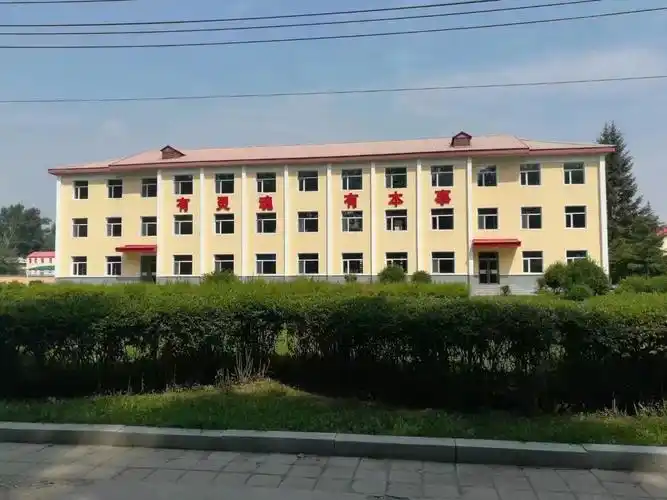 九曲十八弯进入部队大院