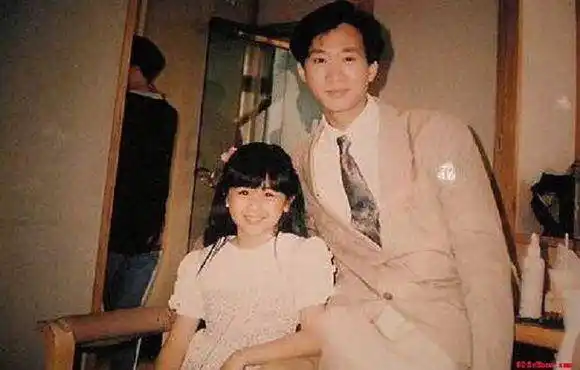 她是beyond黄家驹的妹妹8岁出道张国荣看着她长大