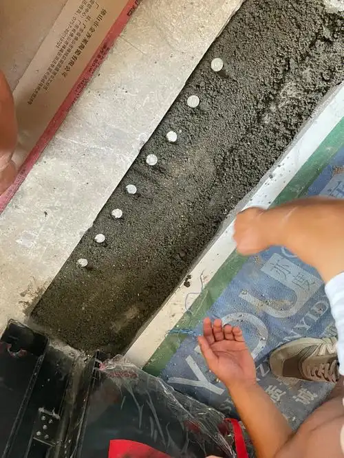 新房仪式感铺硬币咯