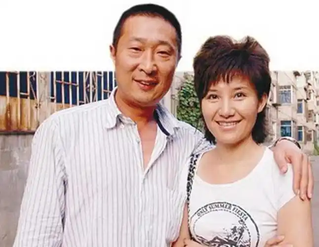 却嫁其貌不扬丈夫,39岁生子,了却公公一生的遗憾|闫妮|演员|周冬齐