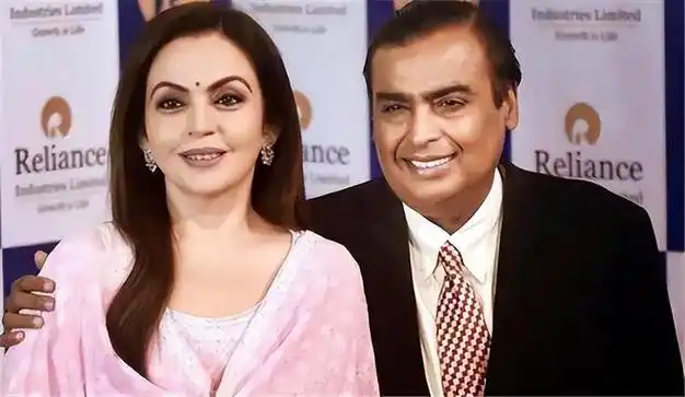 印度首富妻子也有烦恼,不能生育,人工诞下双胞胎,竟被独宠39年