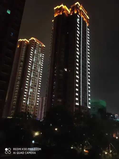 这是小区的夜景
