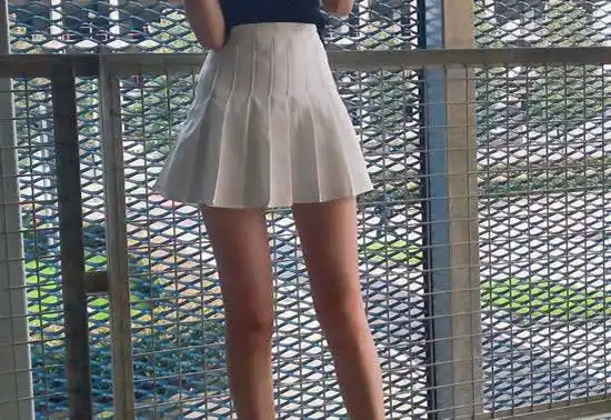 女人两腿间缝隙暗示什么?女人下半身高清图片